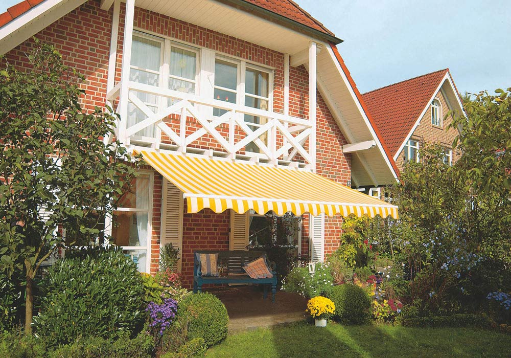  Norddeutsches Haus mit Klinkerfassade und textilem Sonnenschutz